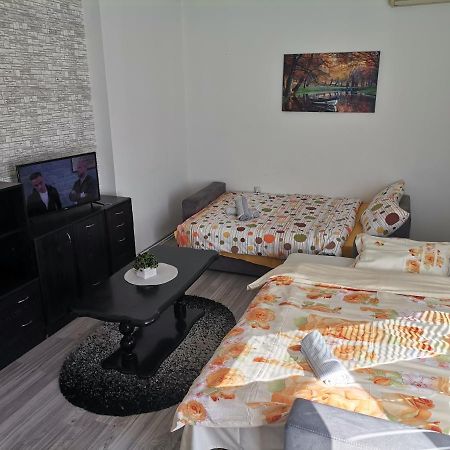 Calla 1 - Modern & Cozy Main Square Apartment In The City Shopping Center - Parking Slot With Parking Security Skopje Bagian luar foto