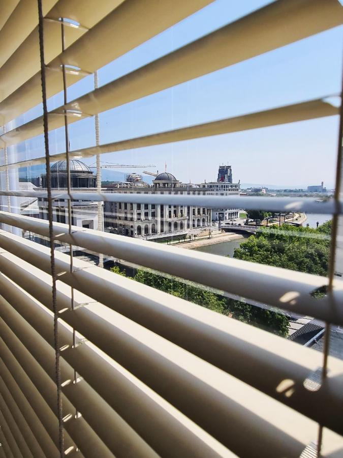 Calla 1 - Modern & Cozy Main Square Apartment In The City Shopping Center - Parking Slot With Parking Security Skopje Bagian luar foto