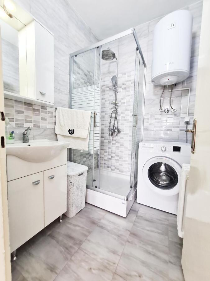 Calla 1 - Modern & Cozy Main Square Apartment In The City Shopping Center - Parking Slot With Parking Security Skopje Bagian luar foto