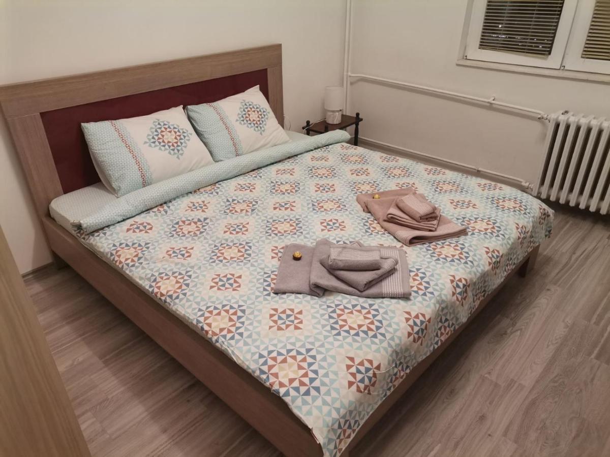 Calla 1 - Modern & Cozy Main Square Apartment In The City Shopping Center - Parking Slot With Parking Security Skopje Bagian luar foto