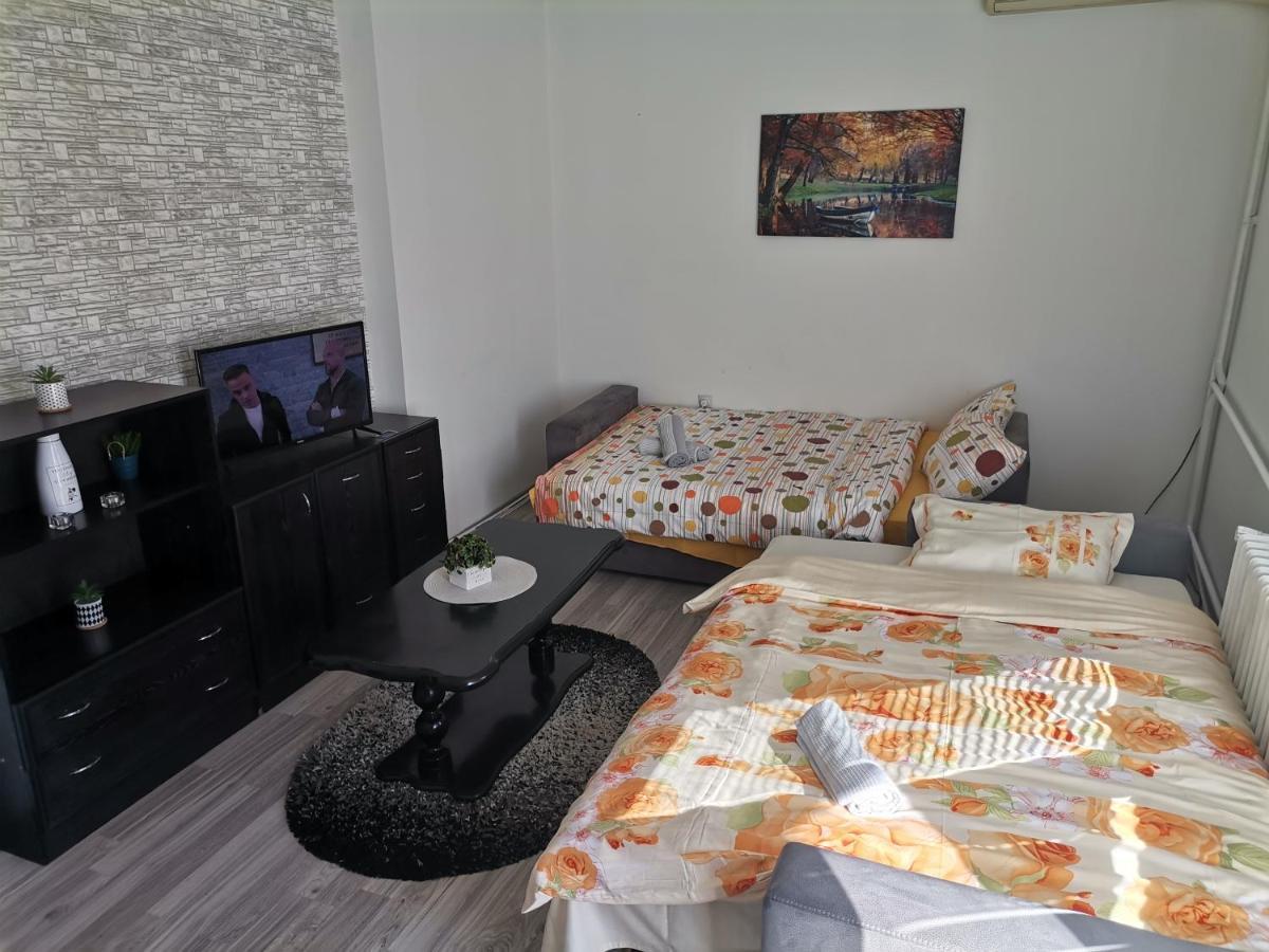 Calla 1 - Modern & Cozy Main Square Apartment In The City Shopping Center - Parking Slot With Parking Security Skopje Bagian luar foto