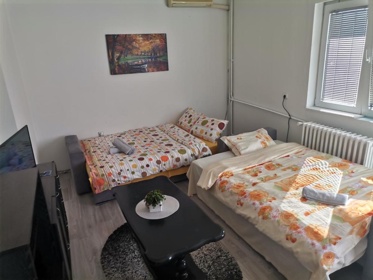 Calla 1 - Modern & Cozy Main Square Apartment In The City Shopping Center - Parking Slot With Parking Security Skopje Bagian luar foto